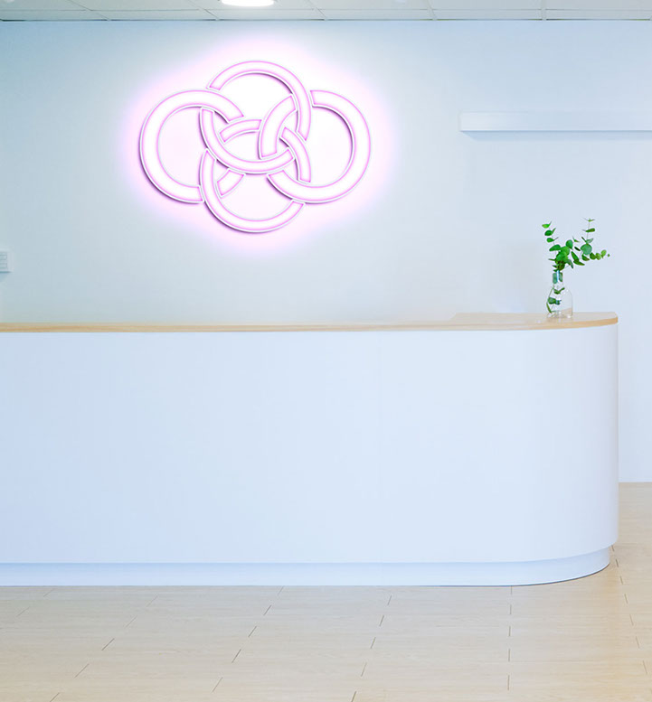 Bild vom Praxislogo vom team CO4, Braun, Schneider, Hanssen, Braun, Chirurgie und Orthopädie in Neonschrift